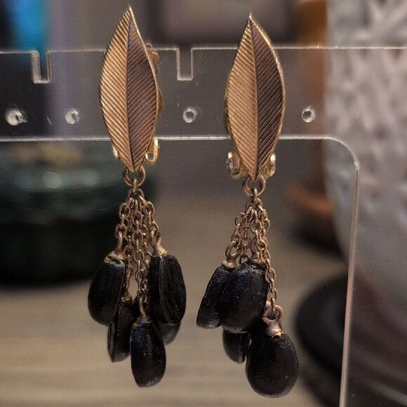 Vintage Clip On Gold Leaf and Black Bean Drop Earrings - Picture 9 of 10